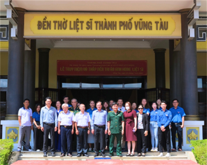  Petro Hotel organizes incense on the occasion of the 76th anniversary of Vietnam's War Invalids and Martyrs' Day