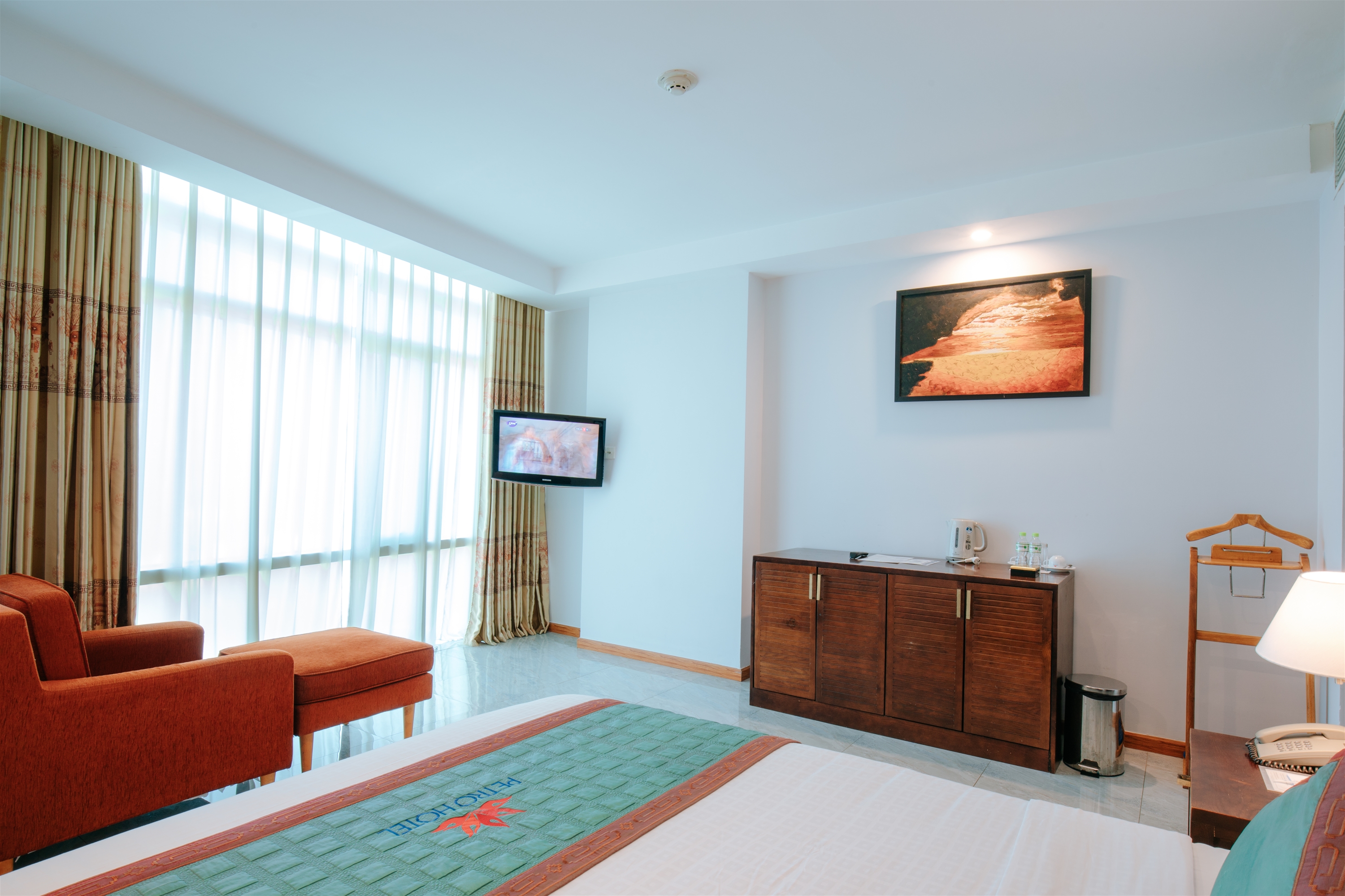 SUITE ROOM 